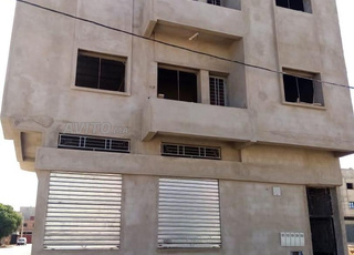 Maison 3 facades avec 2 appartements et Garages