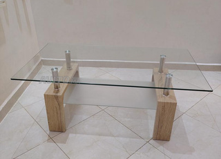 طاولة وسجاد