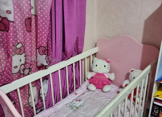 Lit pour bébé avec petit placard