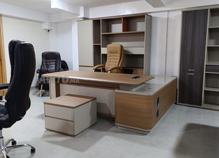 مكاتب خشب MDF في عرض ترويجي