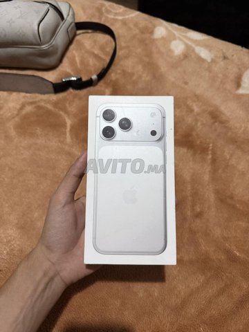 آيفون 17 برو ماكس من آبل في كاليفورنيا