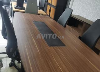 Des tables de réunion en promo