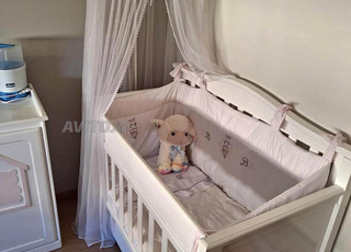 سرير أطفال خشبي