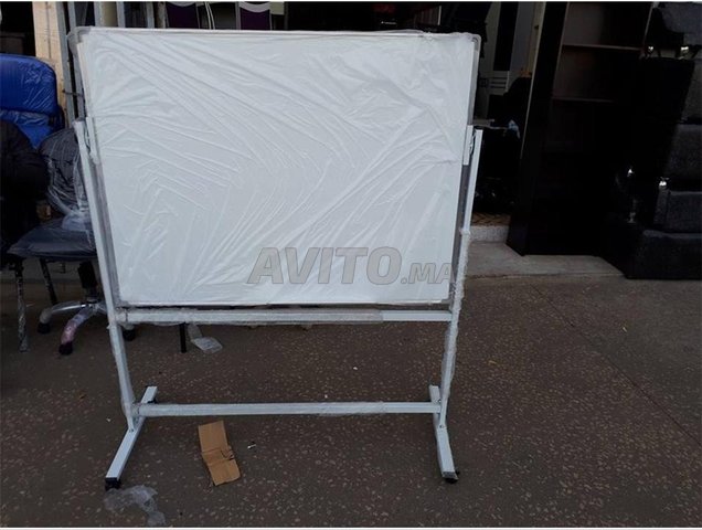 لوحة مغناطيسية بيضاء في الرباط