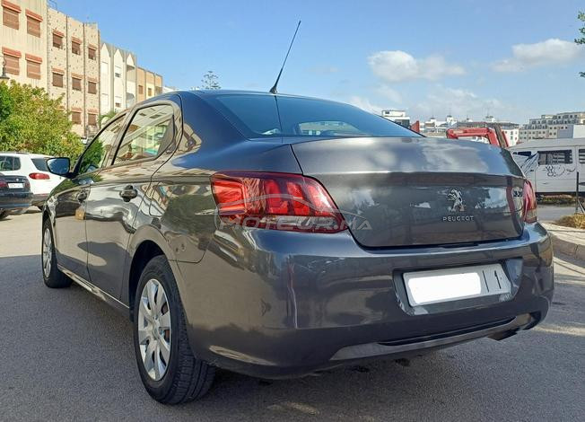 peugeot 301 en très bon état 