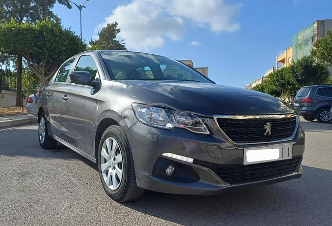 peugeot 301 en très bon état 