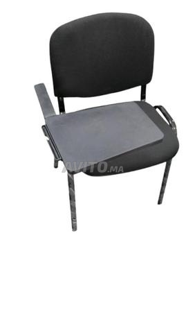 كرسي مع مكتب للكتابة لقاعة الدروس