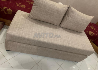 Table, séjour, micro-ondes à vendre