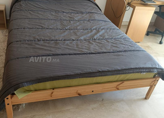 Lit, sommier bois et matelat de qualité