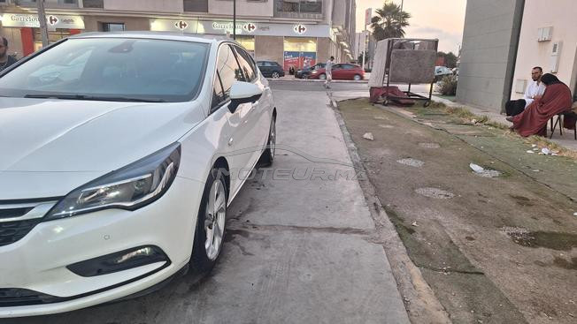 Opel Astra Diesel Automatique 2019 à Bouskoura