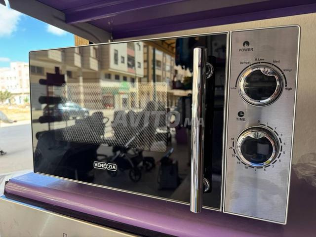 Micro-ondes Inox Marque VENEZIA Taille 20 Litres