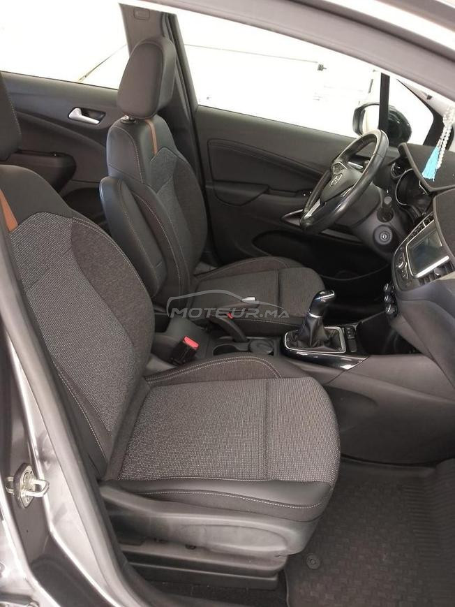 voiture Opel crosland premiere main