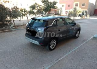 voiture Opel crosland premiere main