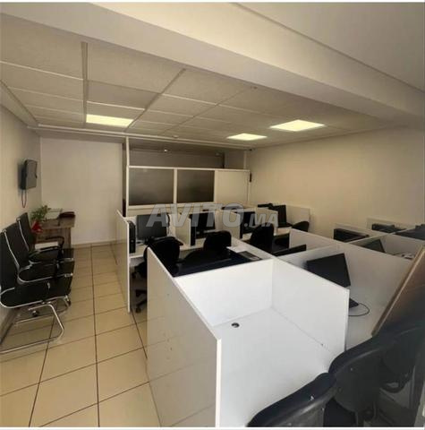 مكتب متعدد المقاعد بسعر جيد جدا في طنجة في طنجة