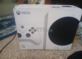 Xbox Series S comme neuf avec FC 25 RDR2 Batman