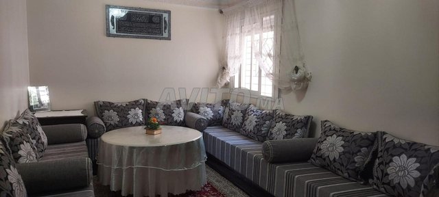 صالون مغربي مجهز وفي حالة جيدة