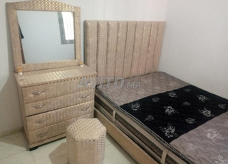 Moustiquaire et coiffeuse