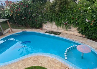 Villa avec piscine grande superficie 2445m²