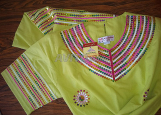 Robe brodée paillettes