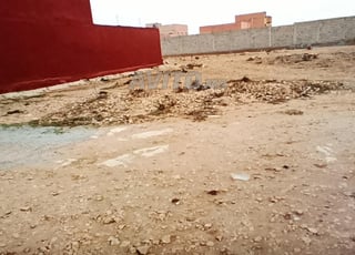 Beau terrain titré.