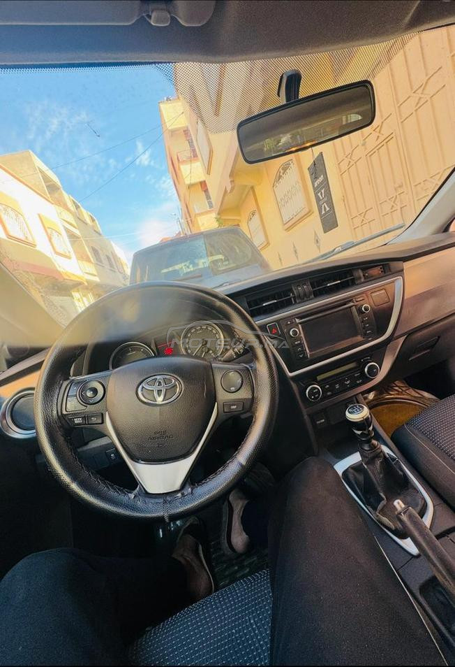 toyota auris 2015 