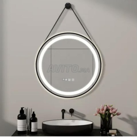 miroir de salle de bain avec LED et horloge