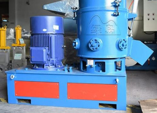 آلة نفخ كبيرة الحجم