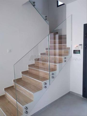 ⛔️ درابزين درج زجاجي حسب الطلب