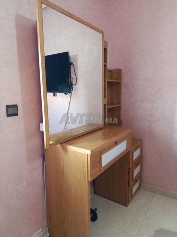 سرير من الخشب الصلب مع مرتبة Simmons