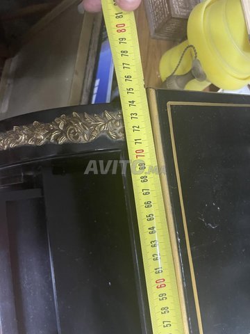 مكتب قديم جدا قطع أثرية