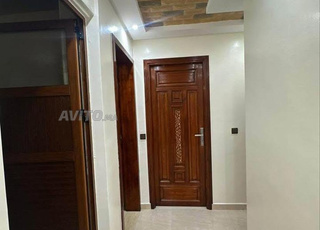 Maison résidentielle à vendre sous forme de villa, rénovée et propre