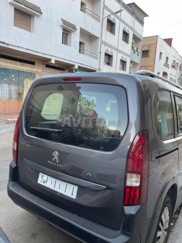 بيجو ريفتر بنزين يدوي 2021 في سلا