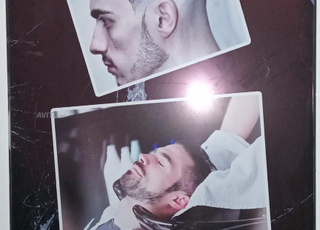 أبواب محل حلاقة للرجال