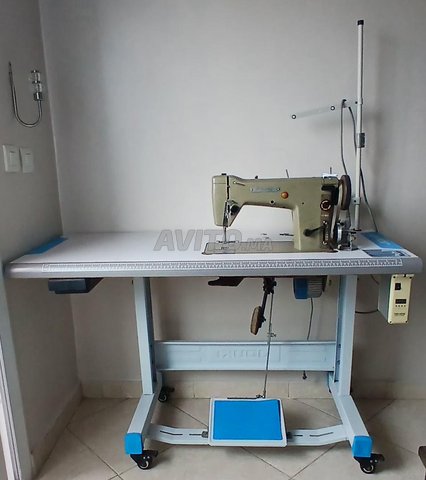 Machine à broderie Brother en acier