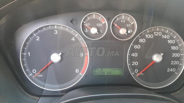 Ford focus très bon état 