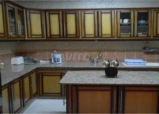 مطبخ مجهز بالكامل من خشب الزان