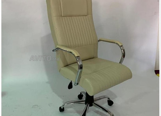 bureau enfant avec chaise à roulettes