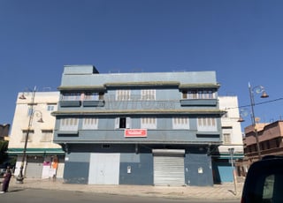 Maison titrée avec deux locaux commerciaux à vendre