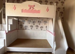 سرير أطفال بحالة جيدة جدا