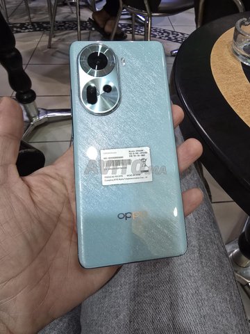 Oppo reno 11 12Go 256Gb une seule carte sim