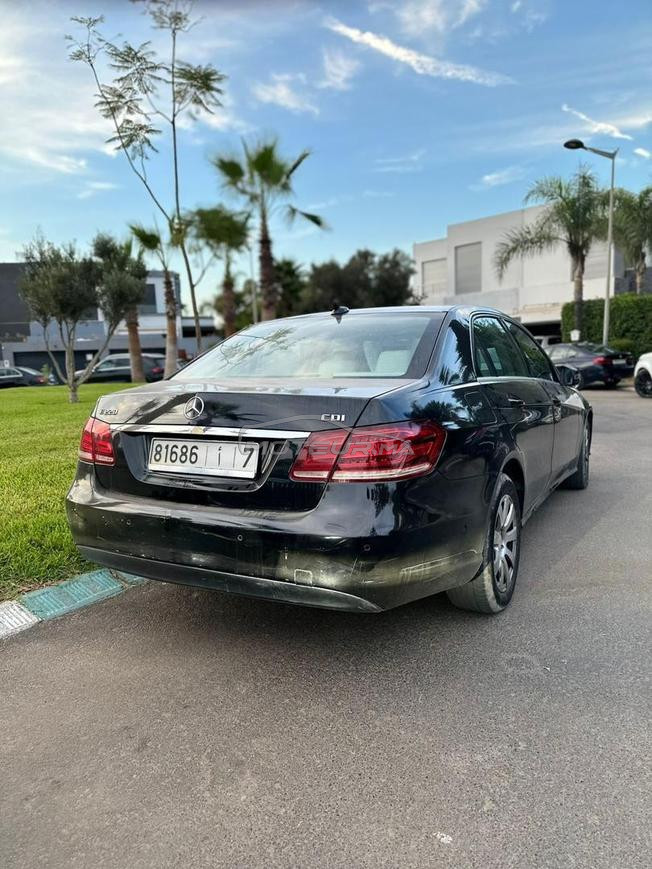 **Mercedes-Benz E220 CDI** 