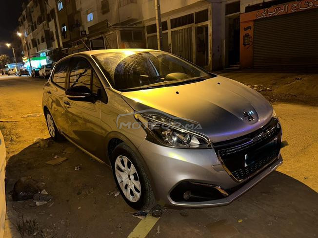 peugeut 208 2017