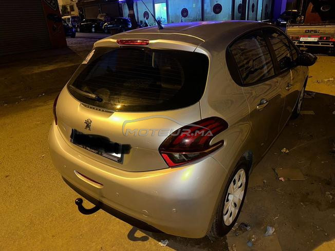 peugeut 208 2017