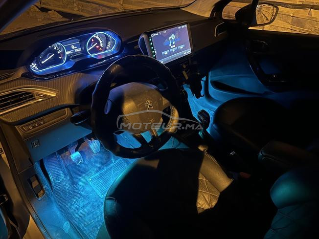 peugeut 208 2017