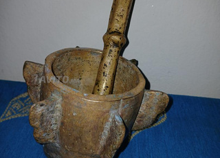 mortier ancien de bronze pure. 