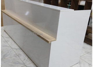 COMPTOIRE EN BOIIS À A TOUTEE LA VILLE