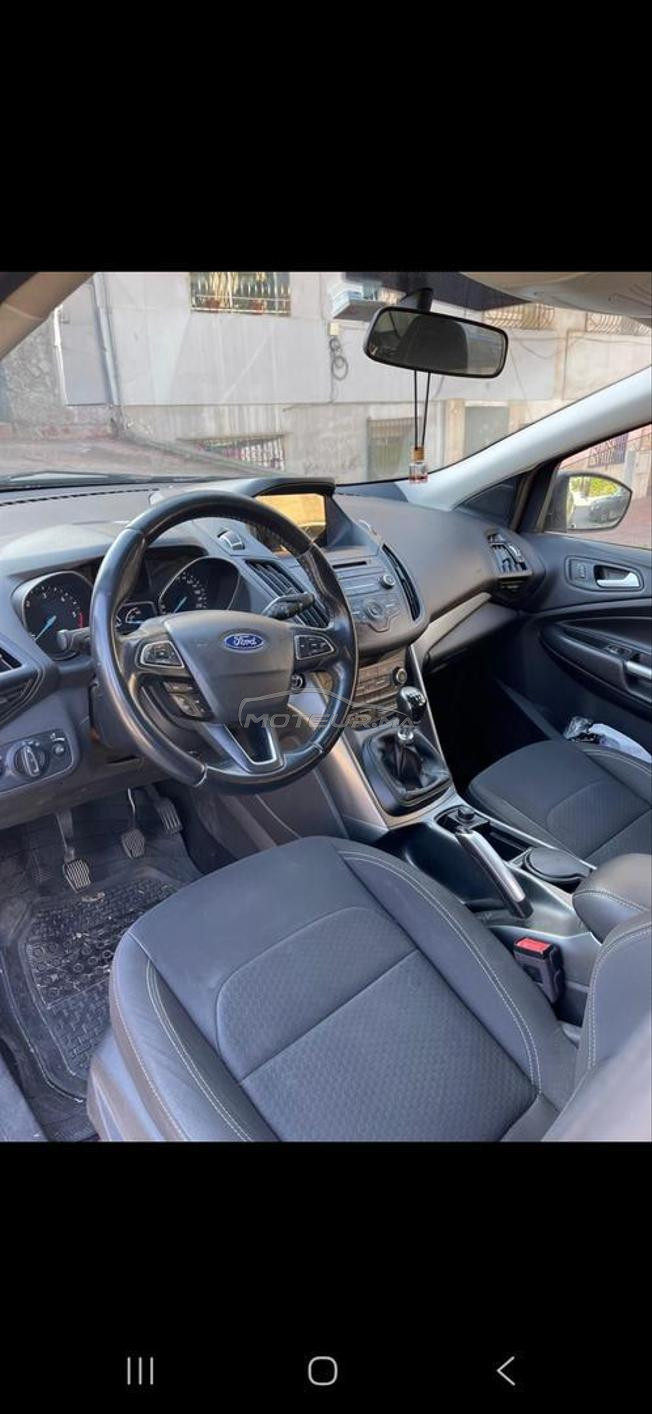 kuga oct 2018 très bon état 