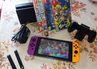 Nintendo Switch plus 4 jeux plus accessoires