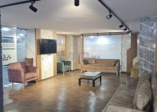 محل تجاري مرآب في الطابق السفلي للبيع