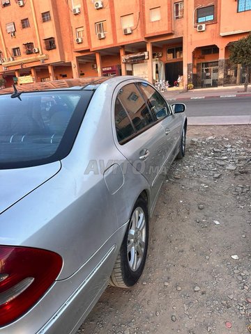 Mercedes benz w211 class E 220